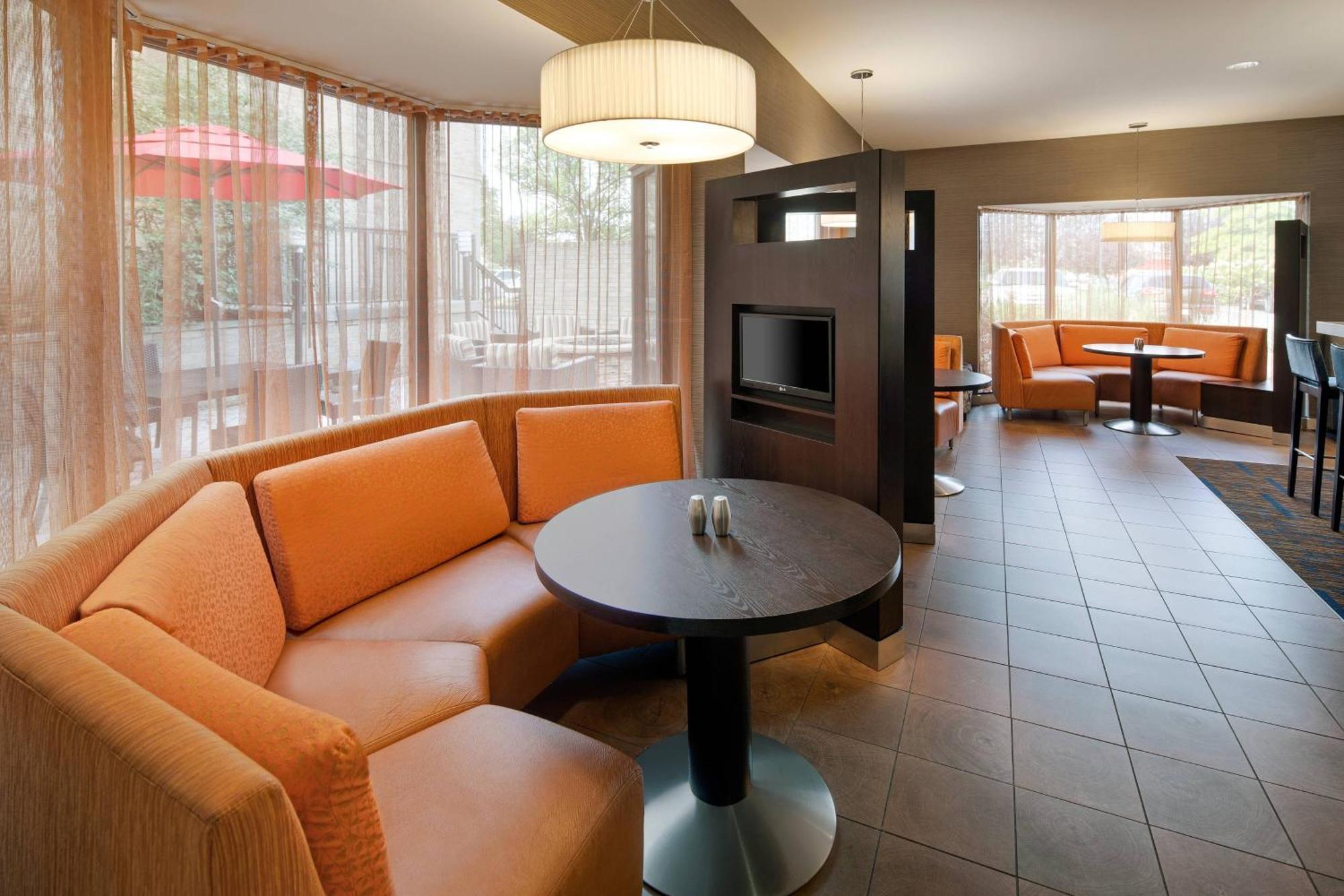 Courtyard Cleveland Beachwood Extérieur photo