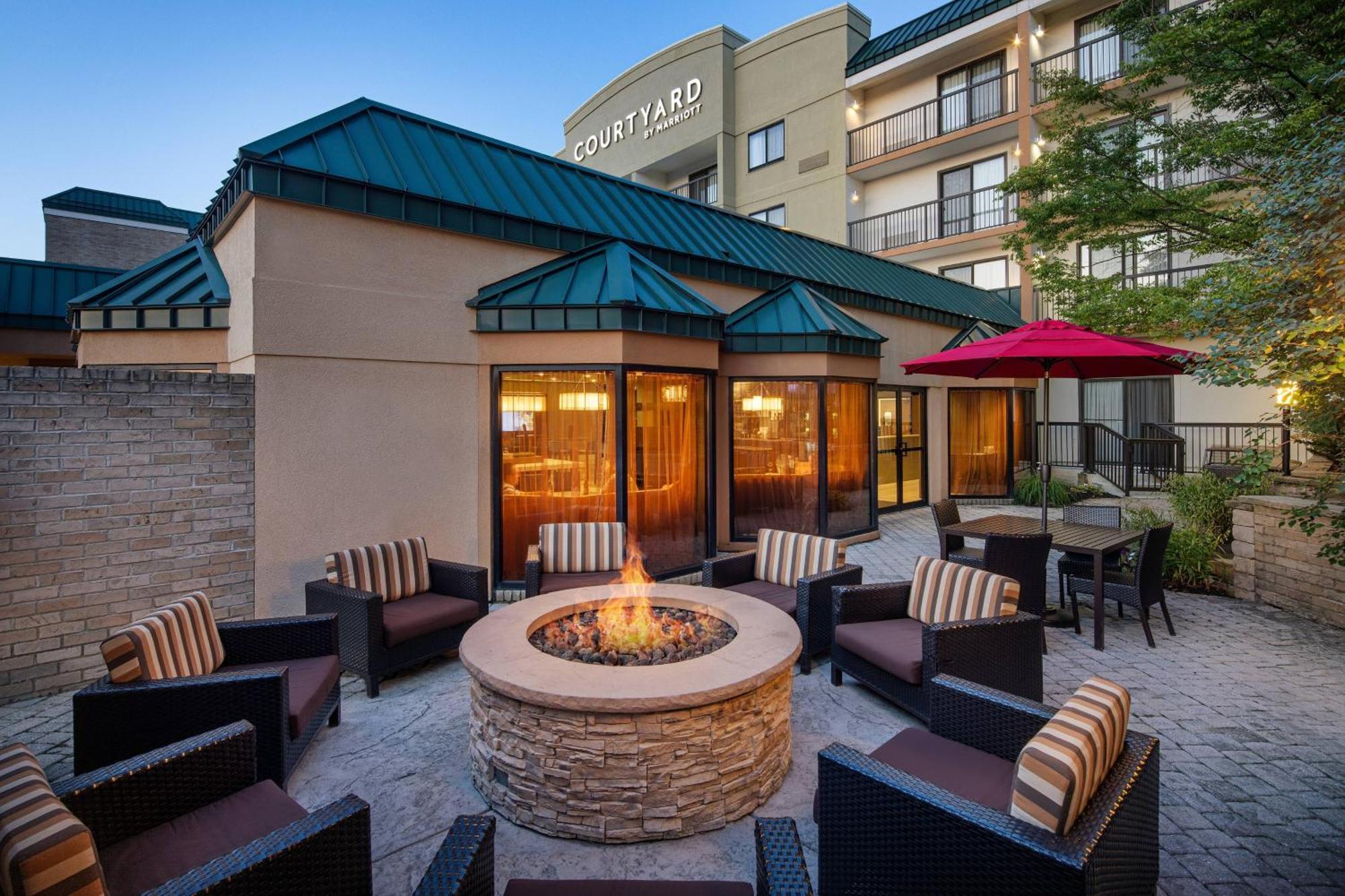 Courtyard Cleveland Beachwood Extérieur photo