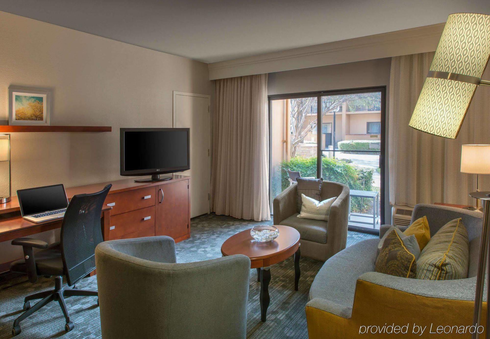 Courtyard Cleveland Beachwood Extérieur photo