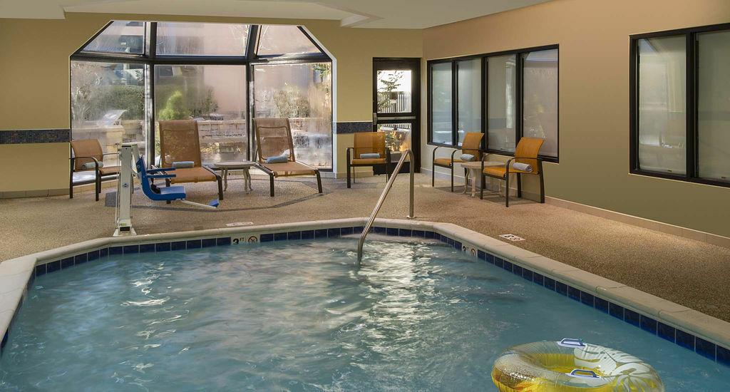 Courtyard Cleveland Beachwood Extérieur photo