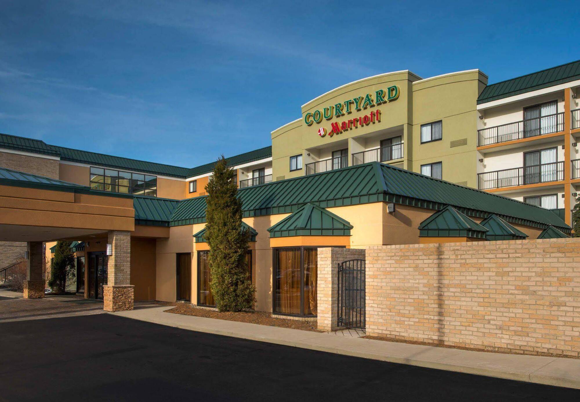 Courtyard Cleveland Beachwood Extérieur photo